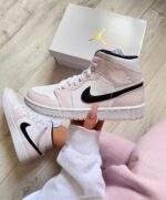 נעלי נייק אייר ג'ורדן | Nike Air Jordan 1 Mid Barely Rose