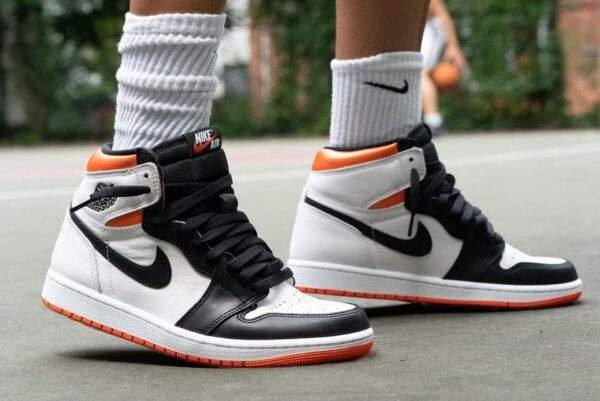 נעלי נייק אייר ג'ורדן | Nike Air Jordan 1 High OG Electro Orange