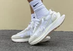 נעלי Nike Vaporwaffle Sacai White Gum