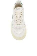 נעלי Autry Medalist Low Sneaker White & Green
