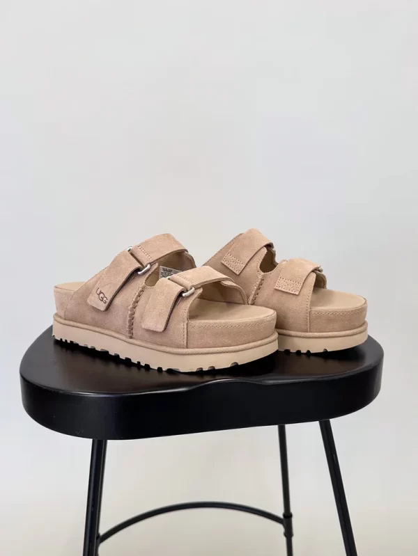 סנדלי האג | כפכפי האג UGG Goldenstar Hi Slide Sand
