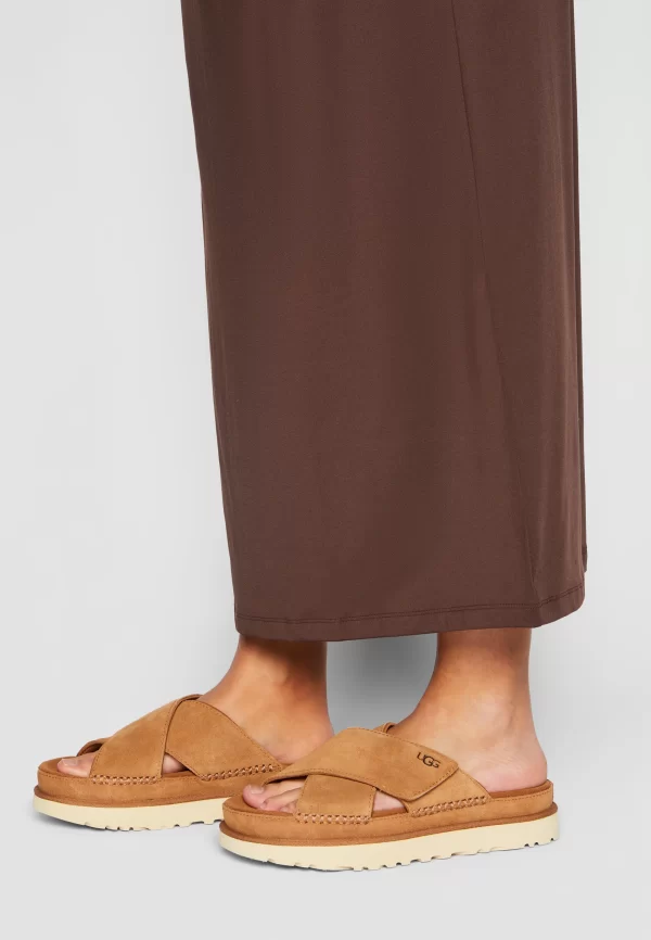 סנדלי האג | כפכפי האג Ugg Goldenstar Cross Sandals Chestnut