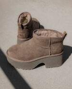 נעלי האג | מגפי האג פלטפורמה עקב UGG Women's Classic Ultra Mini New Heights Hickory
