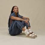 סנדלי האג | כפכפי האג UGG Women's Goldenstar Glide Sand