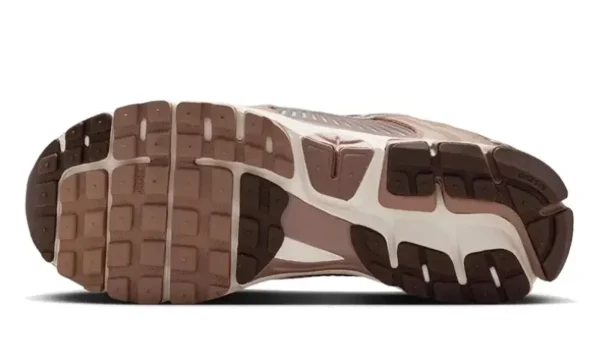 נעלי נייק | Nike Zoom Vomero 5 Dusted Clay