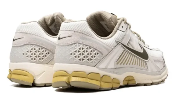נעלי נייק | Nike Zoom Vomero 5 Light Bone Medium Olive