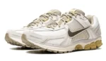 נעלי נייק | Nike Zoom Vomero 5 Light Bone Medium Olive