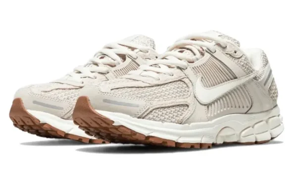 נעלי נייק | Nike Zoom Vomero 5 Light Orewood Brown