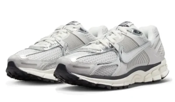 נעלי נייק | Nike Zoom Vomero 5 Photon Dust Metallic Silver