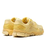 נעלי נייק | Nike Zoom Vomero 5 Saturn Gold