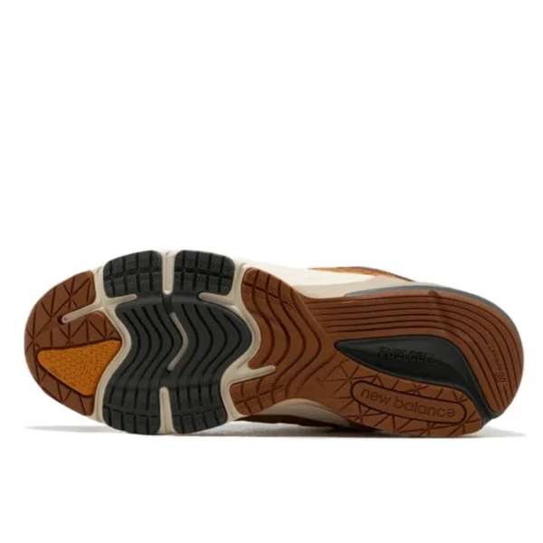 נעלי ניו באלאנס | New Balance 990 V6 Carhartt WIP Sculpture Center
