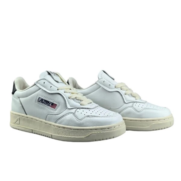 נעלי אוטרי | Autry Medalist Low Leather White Black