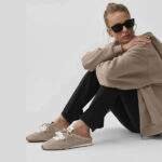 נעלי סניקרס אלו יוגה | ALO Sunset Sneaker Mule Gravel