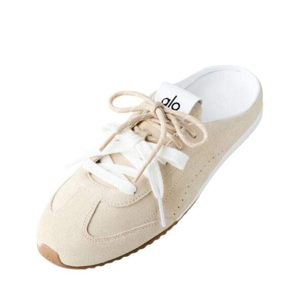 נעלי סניקרס אלו יוגה | ALO Sunset Sneaker Mule Sand Stone